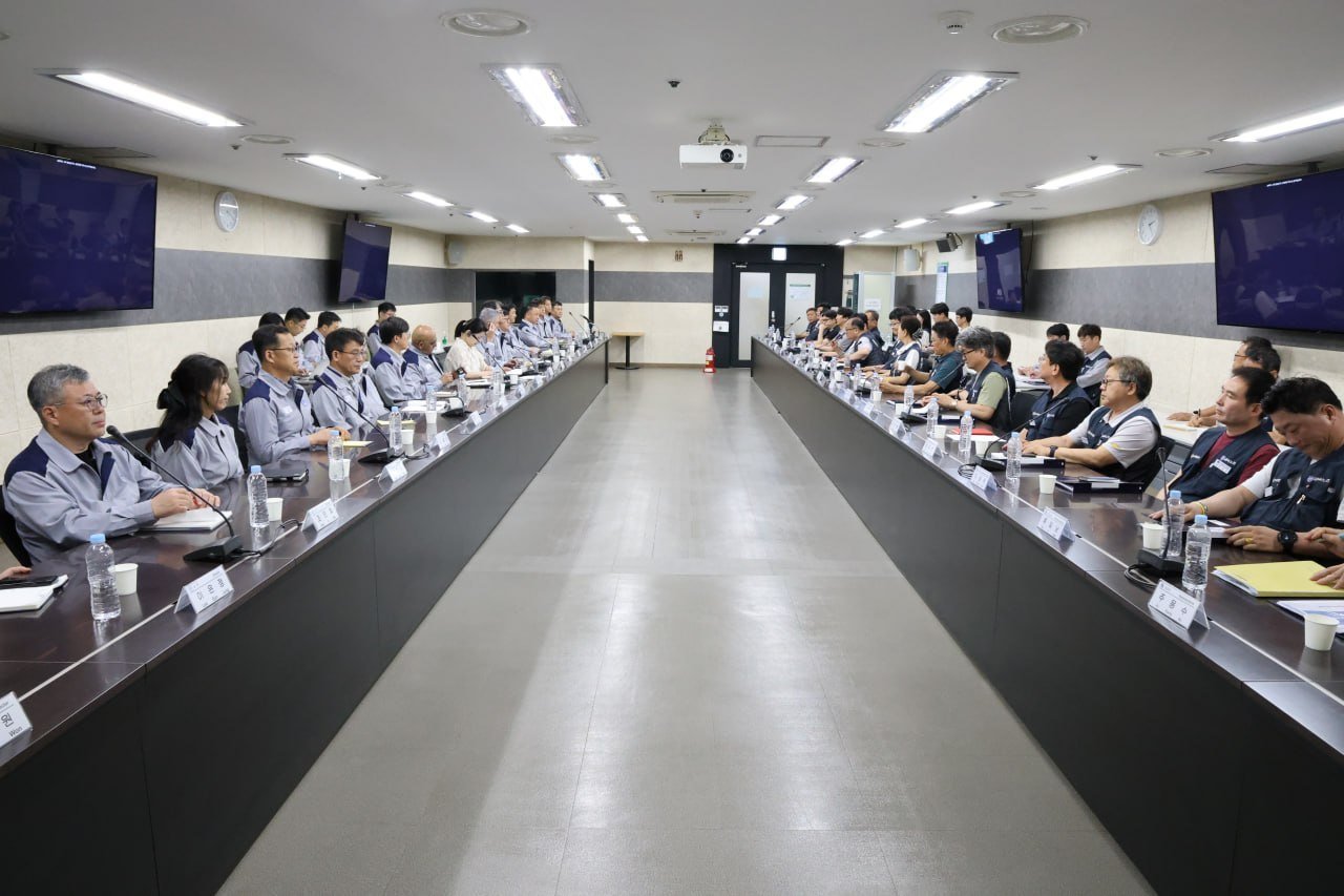 한국지엠(GM) 노사가 27일 2026년 임금 및 단체협상안 교섭을 위한 첫 상견례를 진행했다. 전국금속노동조합 한국GM지부 제공