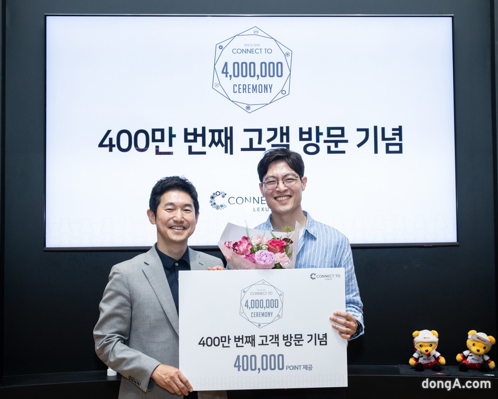 렉서스코리아는 20일 도심 속 체험형 문화 거점인 커넥트투(CONNECT TO)의 합산 이용자가 400만 명을 넘어섬에 따라 이를 기념하는 사은 행사를 개최했다고 밝혔다. 렉서스코리아 제공