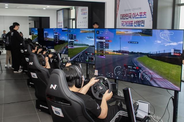 LG전자 올레드 모니터 적용 현대 N 레이싱 시뮬레이터 사진LG전자