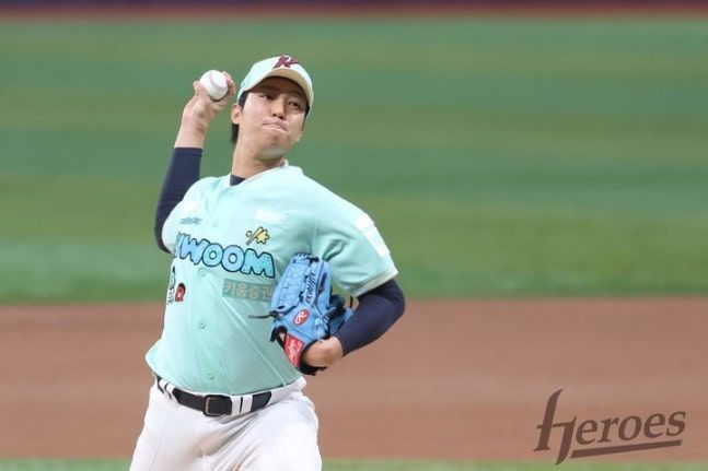 시즌 첫 승리를 기록한 안우진. ⓒ 키움히어로즈