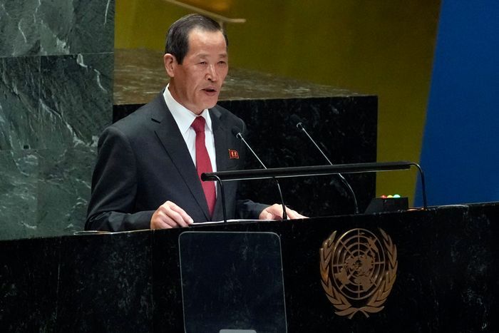김성 주유엔 북한대사가 2024년 9월 30일(현지시각) 미국 뉴욕의 유엔 본부에서 열린 제79차 유엔총회 일반토의에서 연설하고 있다.ⓒAP/뉴시스
