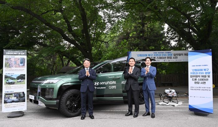 (왼쪽부터) 박은식 산림청장, 현대차 전현철 사업개발&지속가능경영실장, 트리플래닛 김형수 대표가