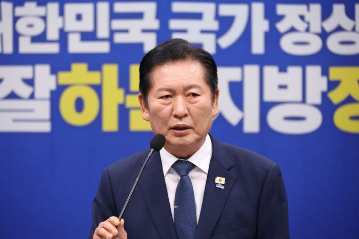 정청래 더불어민주당 대표가 13일 국회에서 기자회견을 하고 있다. ⓒ연합뉴스