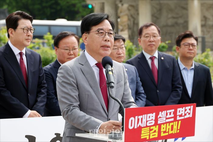 송언석 국민의힘 원내대표가 7일 오전 서울 종로구 청와대 앞 분수대 광장에서 열린 