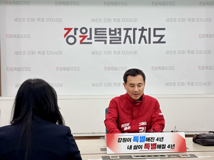 김진태 국민의힘 강원특별자치도지사 예비후보가 11일 강원도청 브리핑룸에서 기자간담회를 열고 
