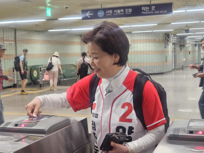 양향자 국민의힘 경기도지사 후보가 30일 오전 경기도 과천시 과천역 개찰구를 통과하고 있다. ⓒ데일리안 민단비 기자