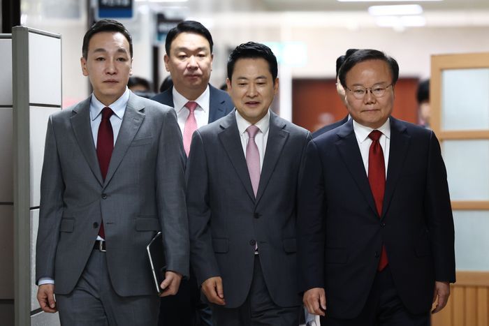 장동혁 국민의힘 대표가 4일 서울 여의도 국회에서 열린 최고위원회의에 참석하고 있다. ⓒ뉴시스
