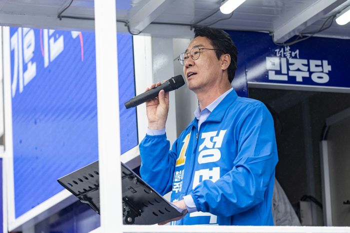 정명근 화성시장 후보가 21일 화성소방서 앞에서 출정연설을 하고 있다. ⓒ캠프 제공