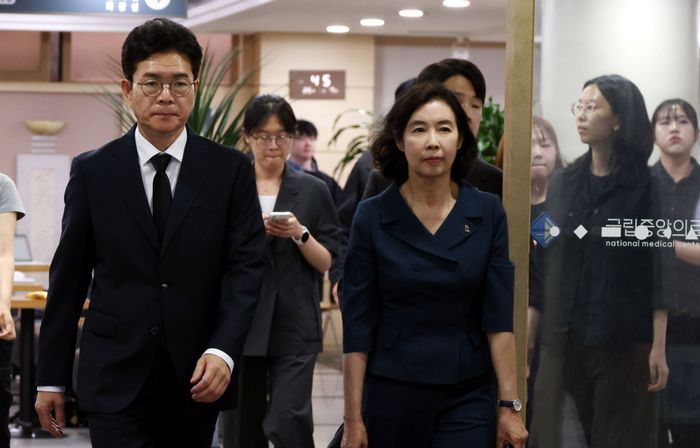 정원오 더불어민주당 서울시장 후보가 27일 오후 서울 중구 국립중앙의료원 장례식장에서 