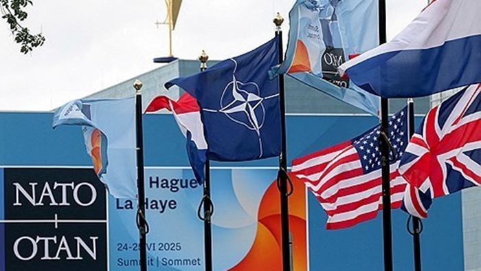 네덜란드 헤이그에 걸려있는 나토(NATO·북대서양조약기구) 회원국들 깃발. ⓒ로이터/연합뉴스
