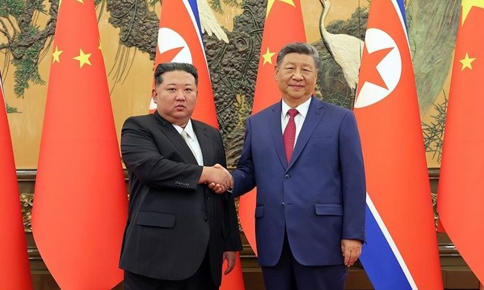 전승절 80주년 열병식 참석을 위해 중국을 방문한 김정은 북한 국무위원장이 지난해 9월4일 오후 시진핑 중국 국가주석과 정상회담을 갖기에 앞서 악수를 하고 있다. ⓒ 조선중앙통신/연합뉴스