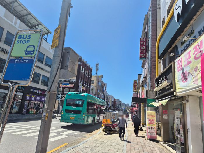 평택시 안중읍에 위치한 안중시장에서 만난 시민들도 조국 조국혁신당 후보에 대해 긍정적인 반응을 보였다. ⓒ데일리안 허찬영 기자