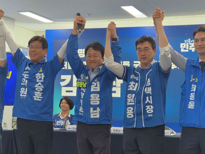 김용남 더불어민주당 후보가 30일 열린 현장 본부장단회의에서 선거 승리를 다짐하고 있다. ⓒ데일리안 허찬영 기자