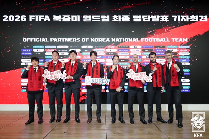 북중미 월드컵 선전을 다짐하는 축구대표팀 코칭스태프. ⓒ 대한축구협회
