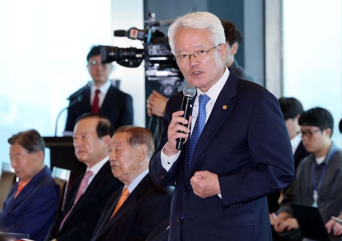 정의화 국민의힘 상임고문단 회장이 2024년 5월 20일 서울 여의도의 한 식당에서 열린 상임고문단 오찬 간담회에서 발언하고 있다. ⓒ뉴시스