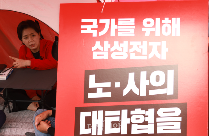 양향자 국민의힘 경기도지사 후보가 19일 삼성전자 평택캠퍼스 앞에서 노사 대타협을 촉구하며 무기한 1인 시위 및 단식을 이어가고 있다. ⓒ데일리안 방규현 기자