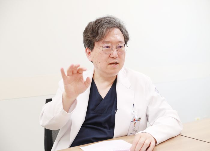 김태형 순천향대학교 서울병원 감염내과 교수(연구부원장)가 데일리안과 인터뷰를 진행하고 있다. ⓒ순천향대 서울병원