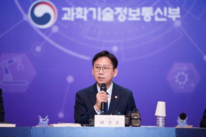 배경훈 부총리 겸 과학기술정보통신부 장관이 29일 오후 서울 중구 서울중앙우체국에서 열린 