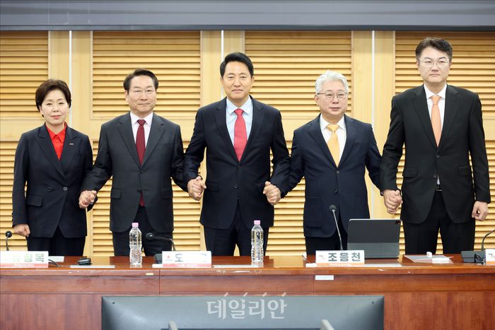 국민의힘 오세훈 서울시장 후보, 유정복 인천시장 후보, 양향자 경기도지사 후보, 개혁신당 조응천 경기도지사 후보, 김정철 서울시장 후보가 4일 오전 서울 여의도 국회 의원회관에서 열린 