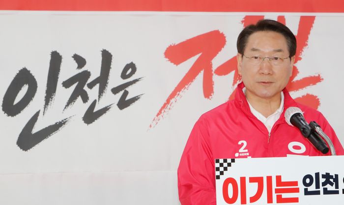 국민의 힘 유정복 인천시장 후보가 13일 정복캠프에서 4차공약을 발표하고 있다. ⓒ유정복 캠프 제공