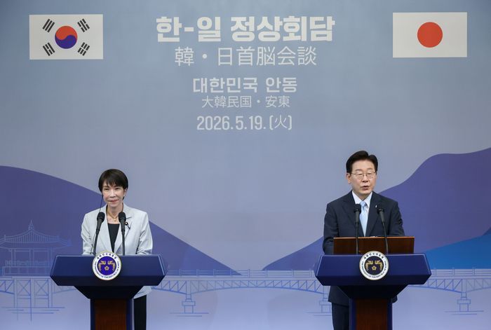 이재명 대통령과 다카이치 사나에 일본 총리가 19일 경북 안동시 한 호텔에서 한일 공동언론발표를 하고 있다. ⓒ뉴시스