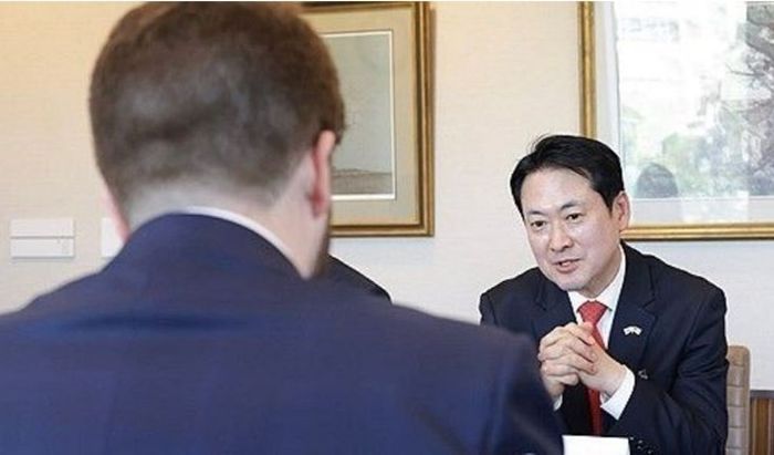국민의힘이 장동혁 대표가 지난달 16일 진행한 일정 관련 사진을 출입기자단에 배포했다. 사진은 장 대표가 미 국무부 인사와 면담하는 모습. ⓒ 국민의힘/연합뉴스