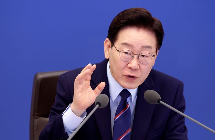 이재명 대통령이 12일 청와대에서 열린 국무회의 겸 제8차 비상경제점검회의에서 발언하고 있다. ⓒ뉴시스