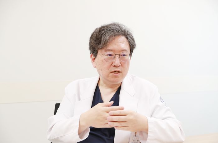 김태형 순천향대학교 서울병원 감염내과 교수(연구부원장)가 데일리안과 인터뷰를 진행하고 있다. ⓒ순천향대 서울병원