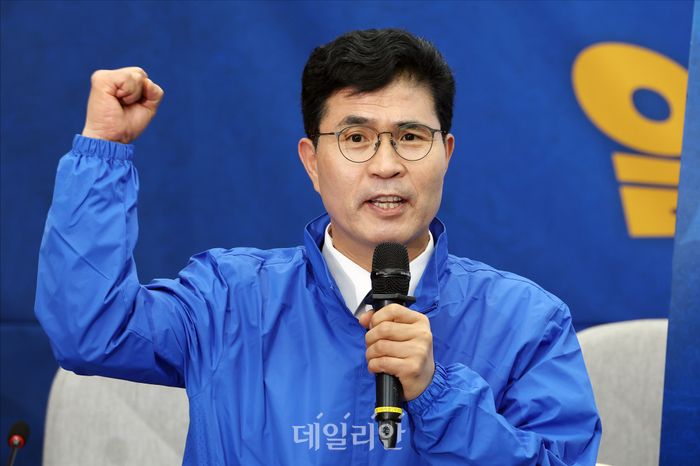 이원택 더불어민주당 전북도지사 후보가 23일 오전 서울 여의도 국회에서 열린 더불어민주당 16개 광역단체장 후보자 연석회의에서 발언을 하고 있다. ⓒ데일리안 홍금표 기자
