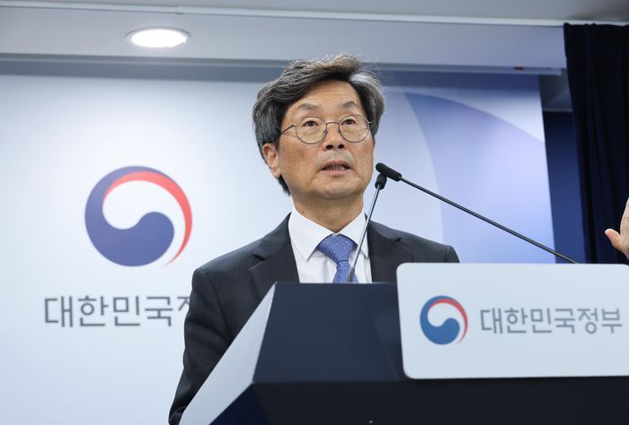 정일연 국민권익위원회 위원장이 8일 서울 종로구 정부서울청사에서 열린 권익위 정상화 추진 TF 운영 결과 발표를 하고 있다. ⓒ연합뉴스