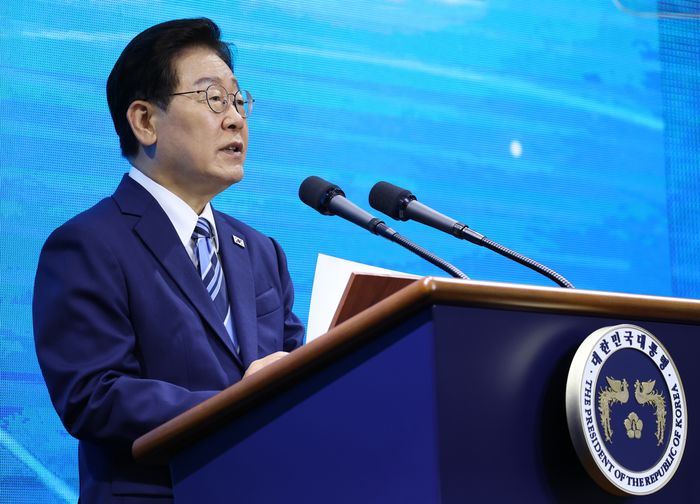 이재명 대통령이 27일 부산 영도구에서 열린 제31회 바다의 날 기념식에서 기념사를 하고 있다. ⓒ뉴시스