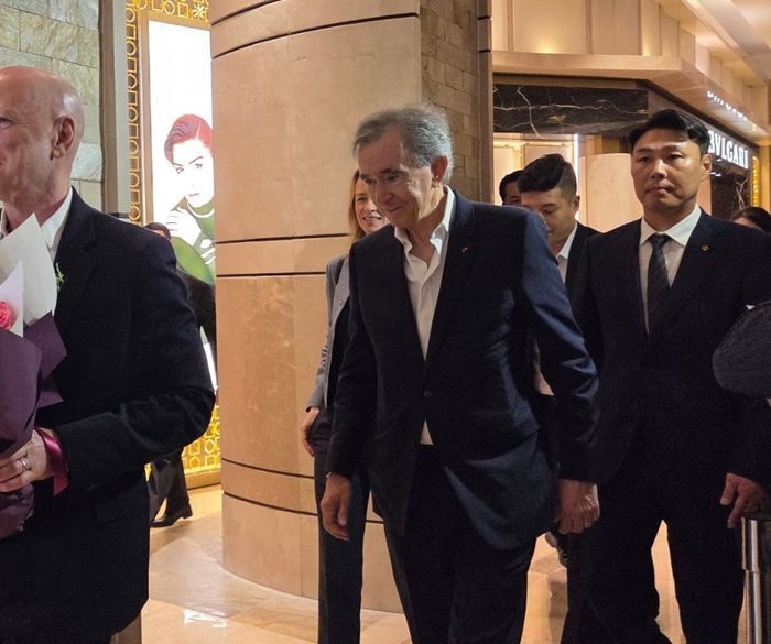 아르노 회장은 이날 오후 2시 25분께 롯데백화점 본점 내 루이비통 매장도 방문했다. ⓒ데일리안 남가희 기자