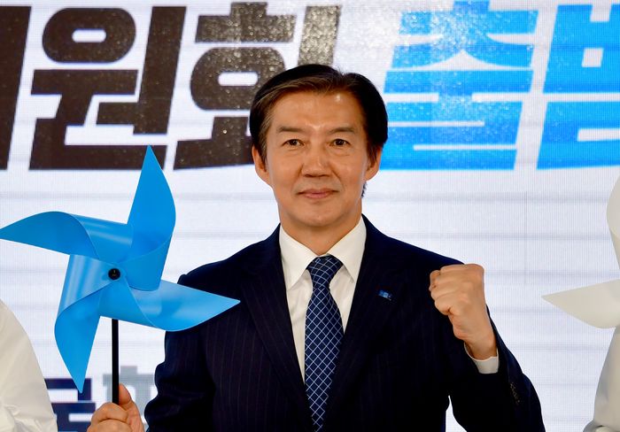 2일 오전 광주 남구 음악산업진흥센터에서 조국혁신당 6·3지방선거 호남권선거대책위원회가 출범한 가운데 조국 대표가 