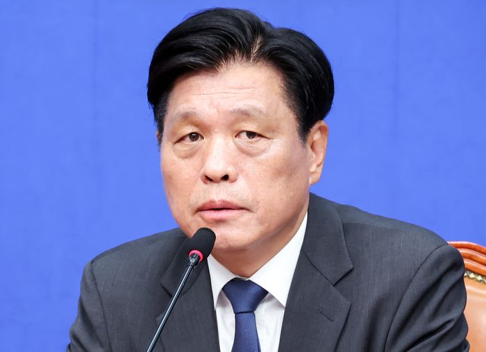 더불어민주당 총괄선대본부장인 조승래 사무총장이 20일 국회에서 공식 선거운동 시작을 앞두고 기자간담회를 열고 있다. ⓒ연합뉴스