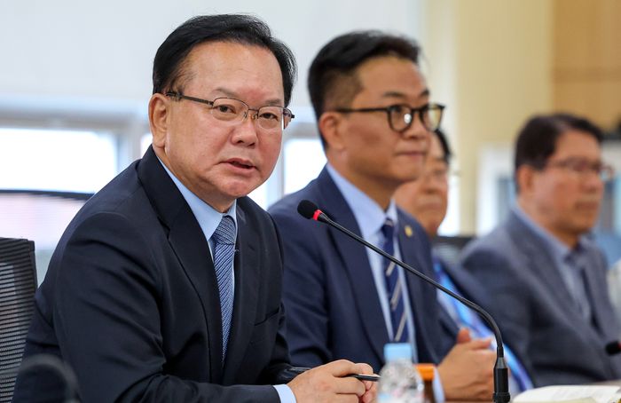 김부겸 더불어민주당 대구시장 후보가 12일 대구 달성군 다사읍 대구경북기계협동조합에서 열린 대구경북 기계산업 활성화를 위한 초청간담회에서 발언하고 있다. ⓒ 뉴시스