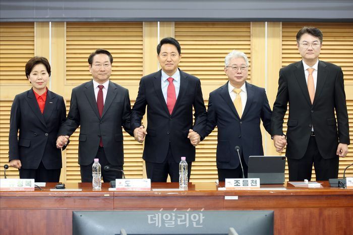 국민의힘 오세훈 서울시장 후보, 유정복 인천시장 후보, 양향자 경기도지사 후보, 개혁신당 조응천 경기도지사 후보, 김정철 서울시장 후보가 4일 오전 서울 여의도 국회 의원회관에서 열린