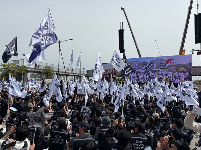 23일 경기도 평택시 삼성전자 평택캠퍼스 앞에서 삼성전자 노동조합 공동투쟁본부가