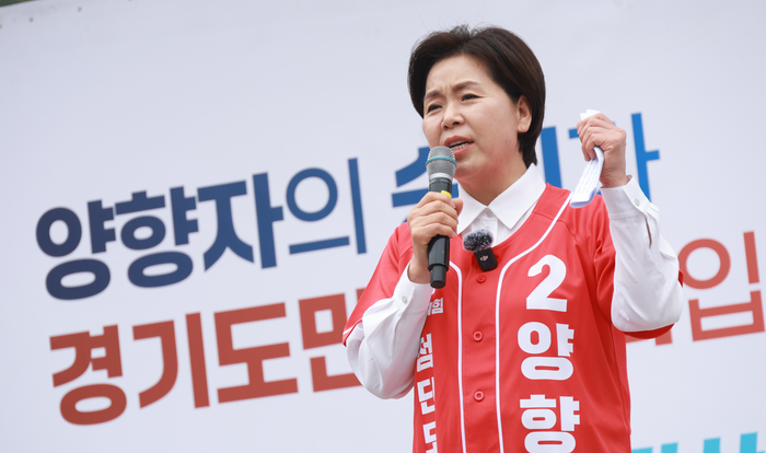 양향자 국민의힘 경기도지사 후보가 21일 경기도 수원시 팔달구 남문시장 입구에서 열린 첨단도지사 출정식에서 지지를 호소하고 있다. ⓒ데일리안 방규현 기자