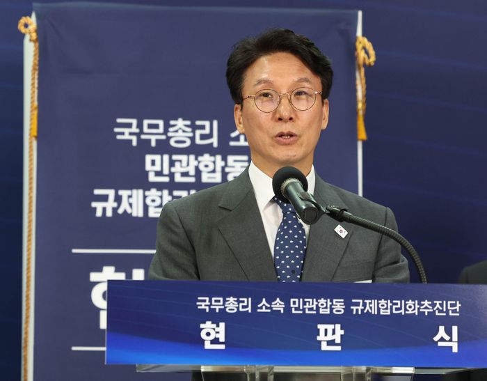 김민석 국무총리가 4월 30일 오후 서울 중구 부영태평빌딩에서 국무총리 소속 민관합동 규제합리화추진단 현판식을 하며 인사말 하고 있다. ⓒ뉴시스