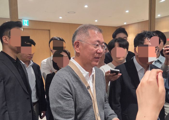 정의선 현대자동차그룹 회장이 14일 현대차그룹 양재사옥에서 열린 로비 리노베이션 기념 
