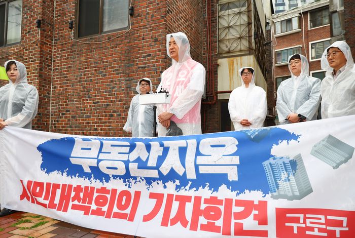 오세훈 국민의힘 서울시장 후보가 11일 오후 서울 구로구 고척동 주택가에서 부동산지옥 시민대책회의 기자회견을 열고 발언하고 있다. ⓒ뉴시스