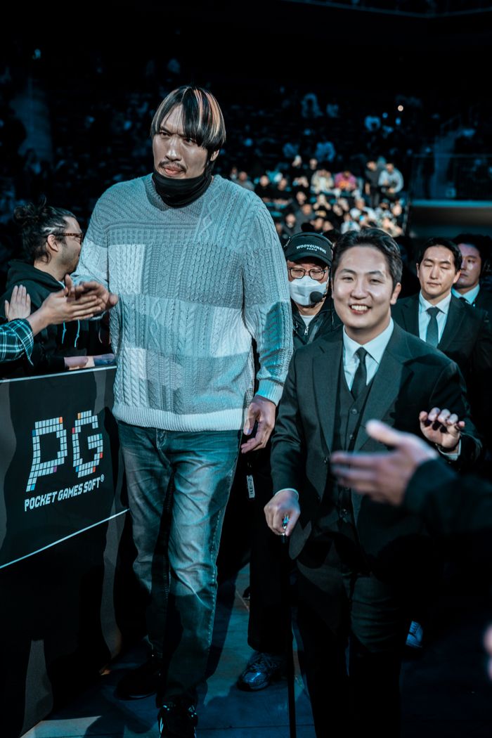 최홍만 박평화(검정). ⓒ 블랙컴뱃