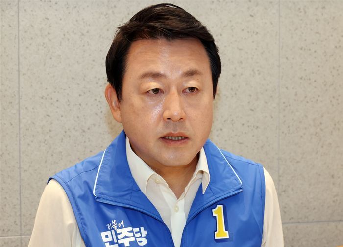 김용남 더불어민주당 경기 평택을 국회의원 후보가 19일 오전 경기도 평택 고덕동의 한 카페에서 데일리안과 인터뷰를 하고 있다. ⓒ데일리안 홍금표 기자