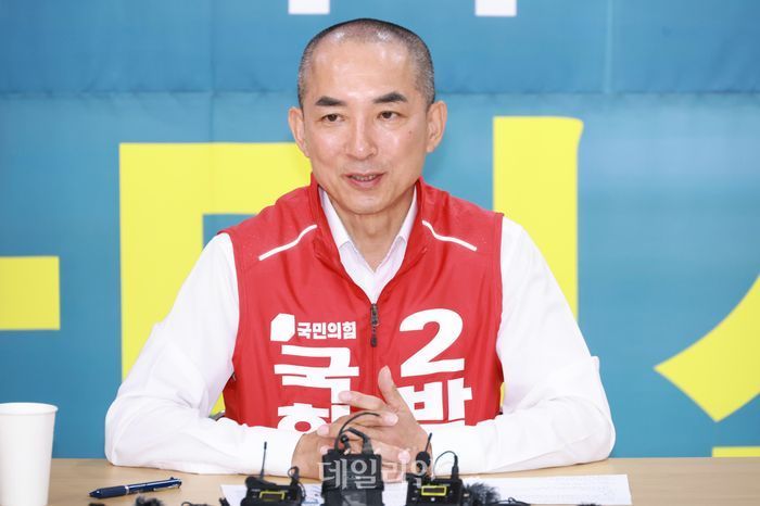박민식 국민의힘 부산 북구갑 후보가 25일 부산 선거사무소에서 진행된 현안 관련 기자 간담회에서 발언하고 있다. ⓒ데일리안 방규현 기자