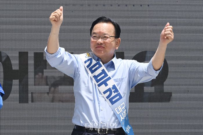김부겸 더불어민주당 대구시장 후보가 25일 오후 대구 달성군 대실역 인근 광장에서 열린 선거 유세에서 지지를 호소하고 있다. ⓒ데일리안 홍금표 기자