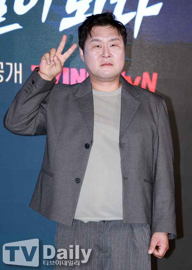 배우 윤경호