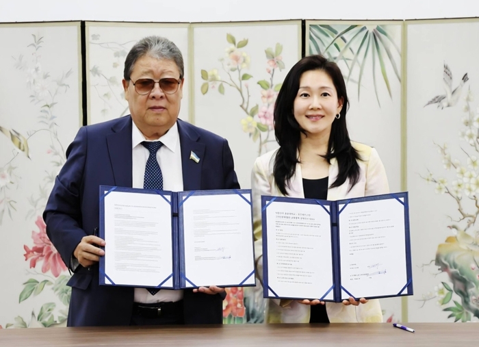 (좌)빅토르 박 고려인문화협회 회장 (우)조선영 광운학원 이사장(사진=광운대)