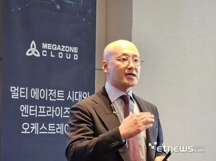 14일 롯데호텔 서울에서 열린 메가존클라우드 기자간담회에서 염동훈 대표가 발표를 진행하고 있다. 〈사진=강성전기자〉