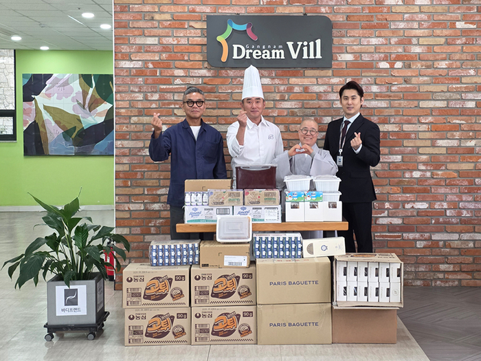 강남드림빌 원장 우영미 수안스님과 바디프랜드 직원들