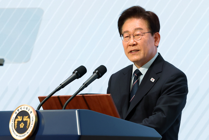 이재명 대통령이 8일 서울 중구 대한상공회의소에서 열린 어버이날 기념식에서 축사를 하고 있다. 연합뉴스